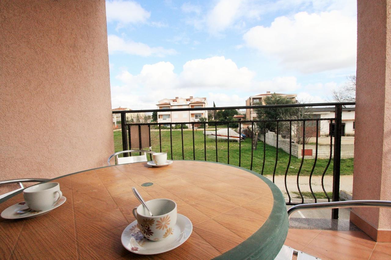 Apartment Bilic With Balcony Poreč Zewnętrze zdjęcie